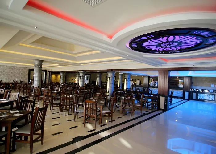 Mirage Bay & Aqua Park Resort 4*