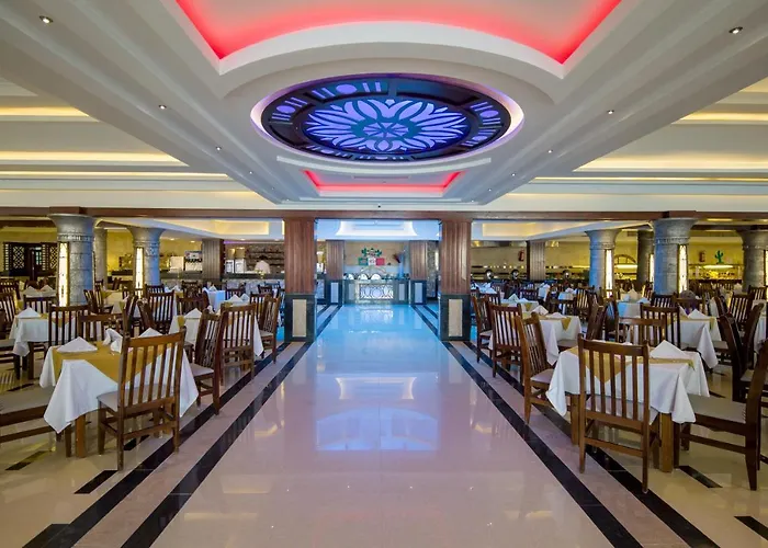 Mirage Bay & Aqua Park Resort 4*